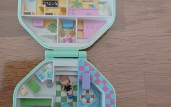 Polly pocket école