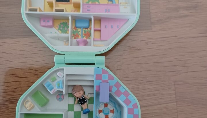 Polly pocket école