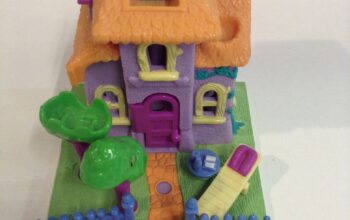 Pollypocket giraffe house