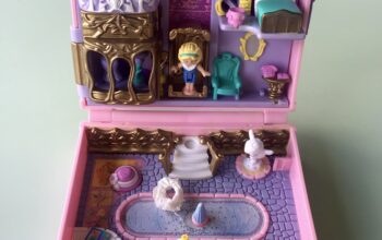 Polly in Paris / Valise vintage